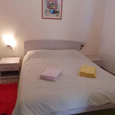 Apartment Premantura 1 *