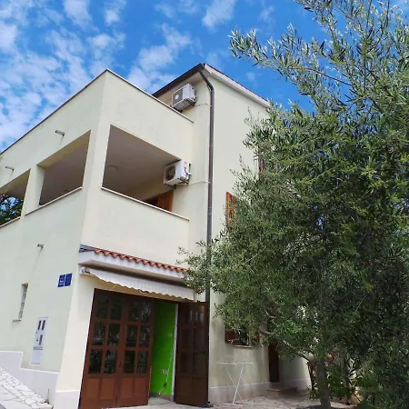 Apartment Premantura 1 Appartement *