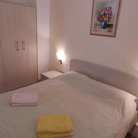 Apartment Premantura 1 Appartement *